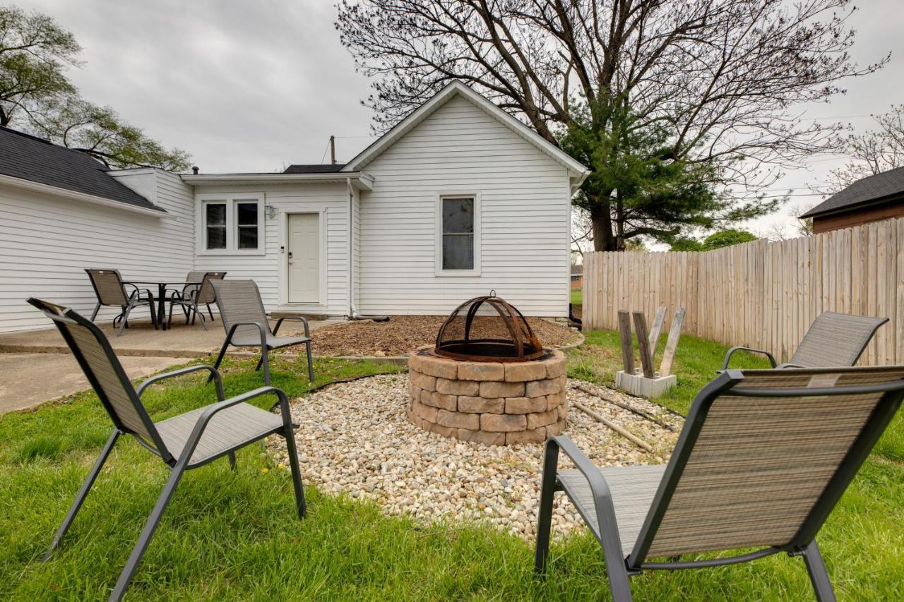 Modern Family Home In Mason With Backyard And Fire Pit Exteriör bild